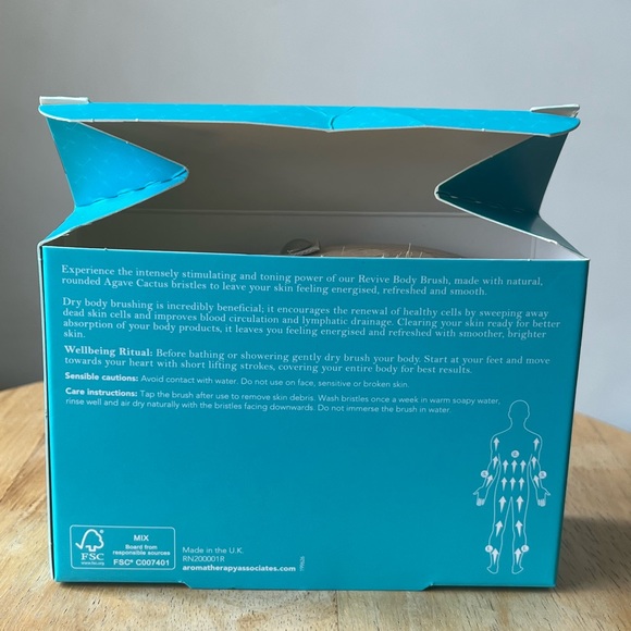 Aromatherapy Associates Revive Body Brush - Picture 7 of 8